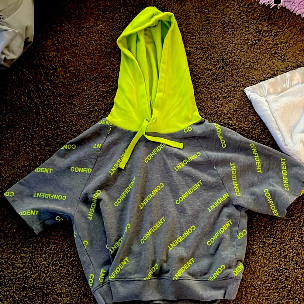 Flirtitude active crop top sweater